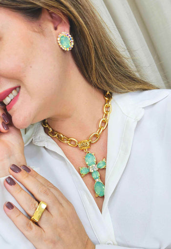 Brinco Ester menta oval com pedra menta e strass boreal banhado no dourado