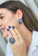 Brinco Zoraide oval com pedra cinza e strass black diamond banhado no grafite