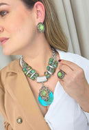 Brinco Isaura: Elegante Oval com Pedras Menta e Marrom no Prata | Peça Exclusiva