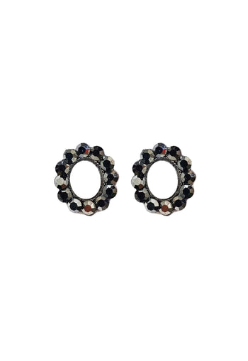 Brinco Valquíria oval com pedra leitosa e strass hematite banhado no grafite
