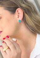 Brinco Beira-Mar de pedras azul turquesa banhado no dourado