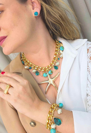 Brinco Beira-Mar de pedras azul turquesa banhado no dourado