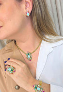 Brinco Glaura Classic: Pequeno e Delicado com Pedras Coloridas Banhado no Dourado | Destaque no seu Look