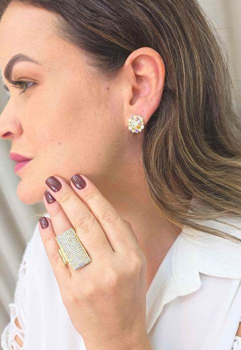 Brinco Zilá Classic: Pequeno Delicado com Pedras Furta Cor no Dourado | Perfeito para Presentear