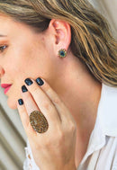 Brinco Sublime ouro velho com pedras verdes e marrons