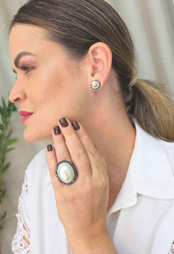 Brinco Redondo Alexandrina com Pérola e Strass Grafite - Bijuteria Fina Artesanal