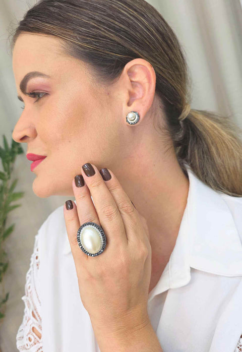 Brinco Redondo Alexandrina com Pérola e Strass Grafite - Bijuteria Fina Artesanal