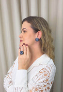 Brinco Agostina redondo com pedras azuis banhado no ouro velho