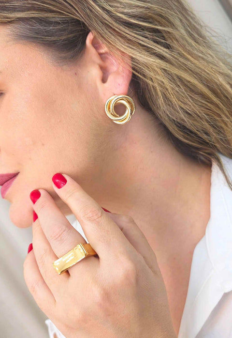 Brinco Solaris Gold de metal banhado no dourado