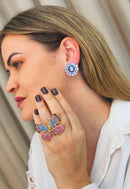 Brinco Indira redondo de pedras coloridas banhado no dourado