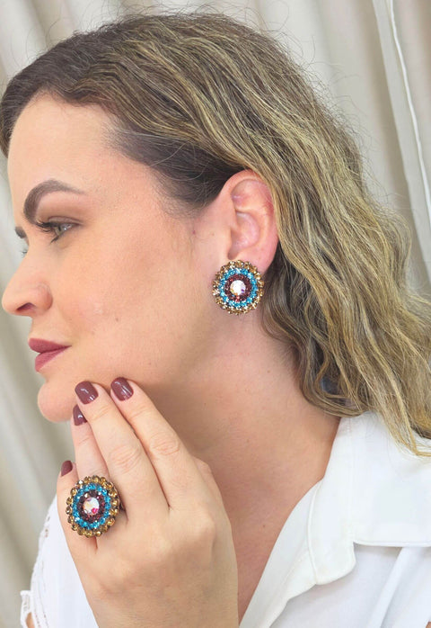Brinco Nacarini redondo com pedras coloridas banhado no vintage