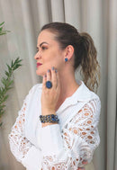 Brinco Manuscrito Pequeno Redondo com Pedras Azuis Ouro Velho | Sahara Acessórios