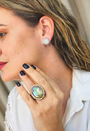 Brinco Vick Janete pequeno redondo com pedras boreal banhado no vintage