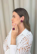Brinco Duna Glam: Redondo com Strass Vermelho Banhado no Vintage | Look Glamouroso