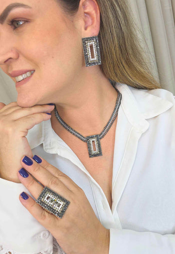 Brinco Débora: Retangular com Pedras Hematite e Cristal Banhado no Prata | Noite Inesquecível