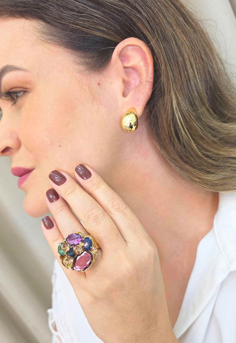 Brinco Lívia: Elegante em Formato Gota Liso no Dourado | Versatilidade no Look