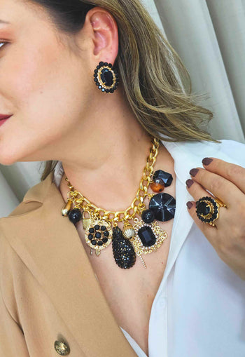 Brinco Diamante Negro oval de pedras pretas banhado no dourado