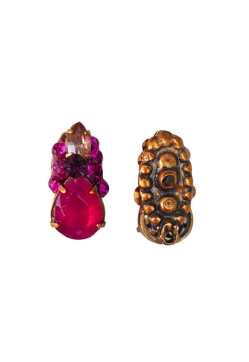 Brinco Sarita Fuscia pequeno com pedras banhado no vintage