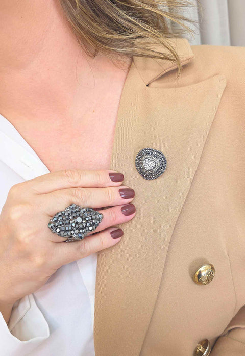 Broche Una: Romântico de Coração com Hematite e Cristais no Grafite | Lançamento Exclusivo