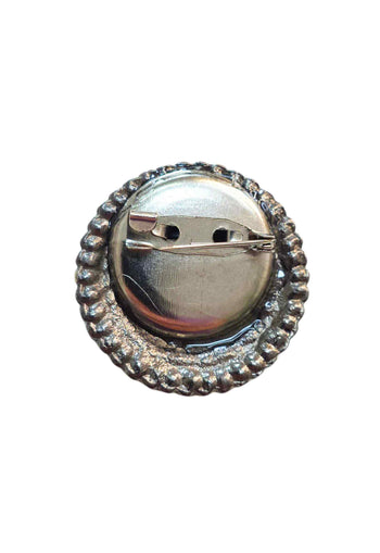Broche Jandira: Redondo Elegante com Strass Cristal Cinza e Hematite no Grafite | Estilo Atemporal