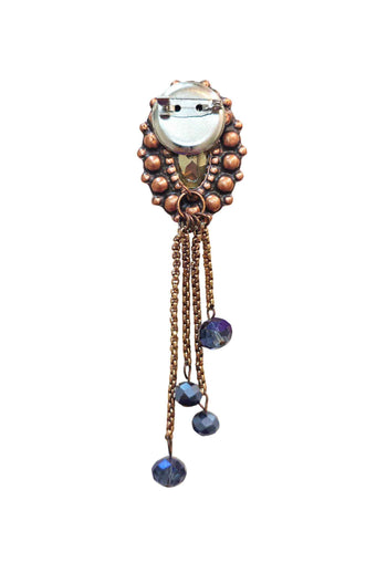 Broche Orvalho: Elegante Oval com Pedras Azul Marinho e Correntes Venezianas | Para Looks Casual Chic