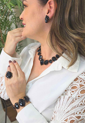 Colar Choker Vanusa: Estiloso com Pedras Pretas no Vintage | Toque de Sofisticação