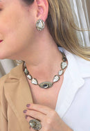Colar Choker Arlete Ouro Velho: Moderno com Pedras Black Diamond