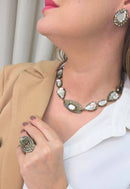 Colar Choker Arlete Ouro Velho: Moderno com Pedras Black Diamond