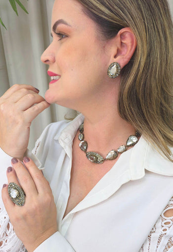 Colar Choker Arlete Ouro Velho: Moderno com Pedras Black Diamond