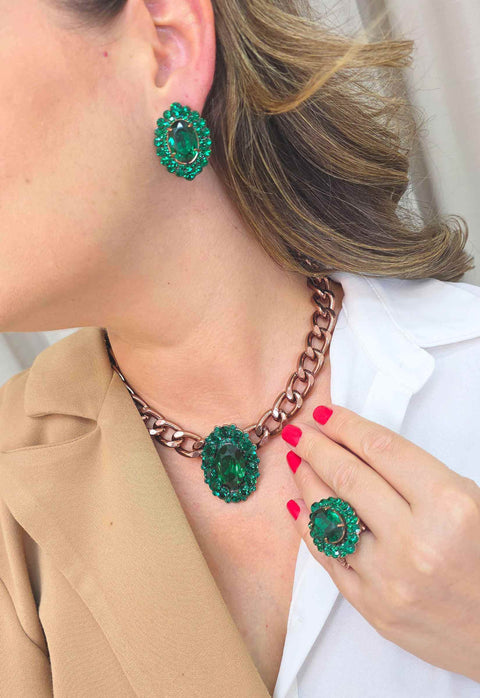 Colar Choker Aurélia: Moderno com Pingente Verde Esmeralda no Vintage | Destaque no seu Look