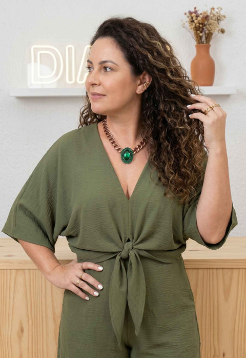 Colar Choker Aurélia: Moderno com Pingente Verde Esmeralda no Vintage | Destaque no seu Look
