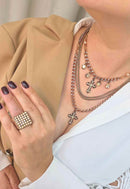 Colar Angélica: Mix de Colares Vintage Religioso com Cruz e Pedras Pêssego | By Sahara Acessórios