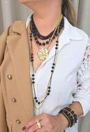 Maxi Colar Magnífica: Moderno com Flor Dourada e Mix de Correntes no Preto e Dourado| Acessório de Luxo