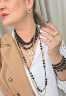 Maxi Colar Magnífica: Moderno com Flor Dourada e Mix de Correntes no Preto e Dourado| Acessório de Luxo