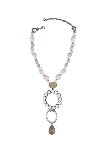 Colar Ponche de pedras cinzas, leitosa e pingente oval com strass cristal banhado no grafite