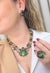 Colar Maria Filó chique de pedras verde e perolas vintage banhado no ouro velho