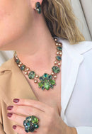 Colar Maria Filó chique de pedras verde e perolas vintage banhado no ouro velho