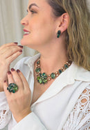 Colar Maria Filó chique de pedras verde e perolas vintage banhado no ouro velho