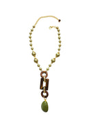 Colar Fernanda: Boho Chic de Pedras Verdes com Detalhes em Madeira no Dourado | Presente Inesquecível