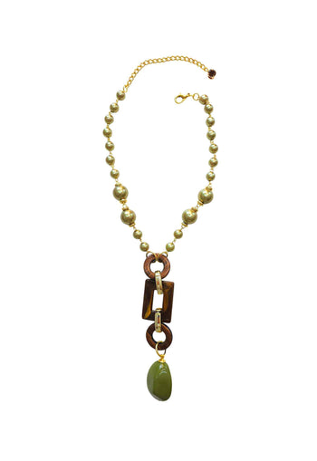 Colar Fernanda: Boho Chic de Pedras Verdes com Detalhes em Madeira no Dourado | Presente Inesquecível