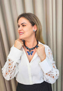 Maxi colar Petúnia com borboleta azul no banho vintage