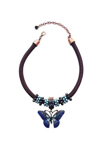 Maxi colar Petúnia com borboleta azul no banho vintage