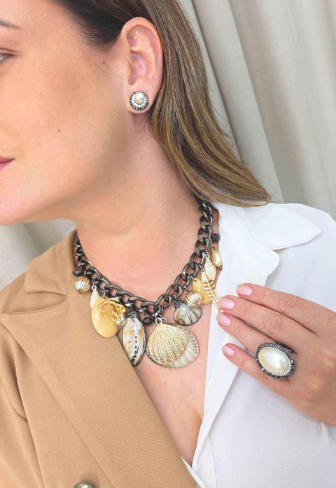 Maxi Colar Recife: Tropical com Conchas, Peixes e Elos no Ônix | Peça Exclusiva