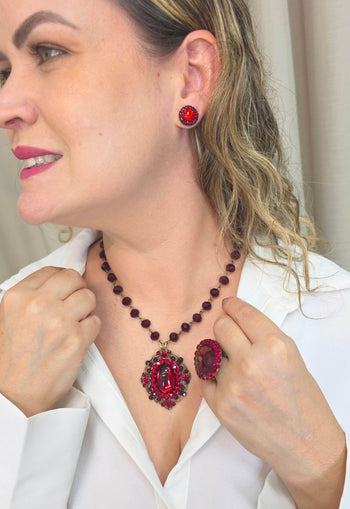 Colar Camarote vermelho banhado no ouro velho