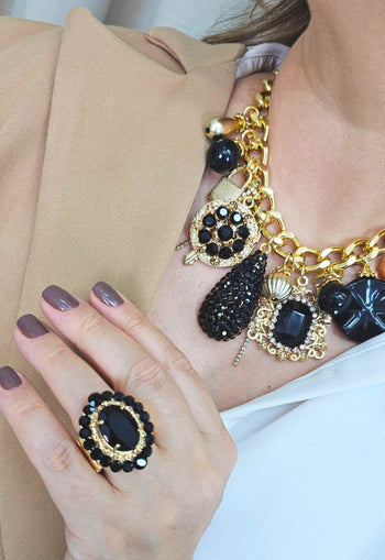 Maxi colar Diamante Negro com pingentes e pedras pretas banhado no dourado