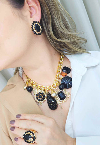 Maxi colar Diamante Negro com pingentes e pedras pretas banhado no dourado
