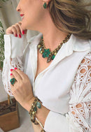 Maxi Colar Jadeíta: Floral com Pedras Verdes no Ouro Velho | Acessório de Luxo