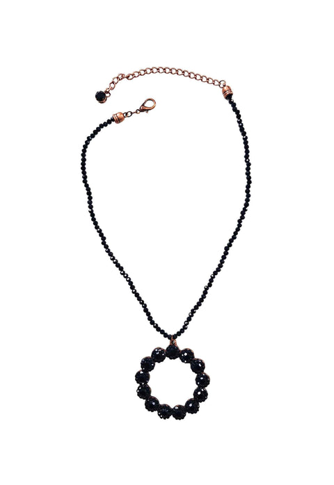 Colar Georgina com pingente redondo de pedras e cristais pretos banhado no vintage