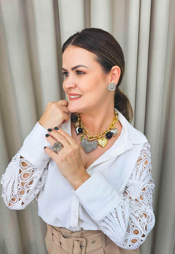 Colar Irresistível com maxi pingente de coração black diamond e pingentes de pedras pretas banhados no dourado e prata