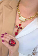 Colar Ester Vermelho com pingente de cruz banhado no dourado